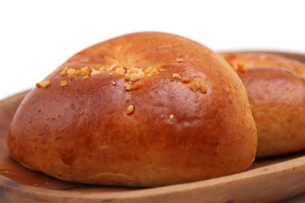 2 krem ekmek beyaz arka plan üzerinde tabakta bir la creme ağrı — Stok fotoğraf