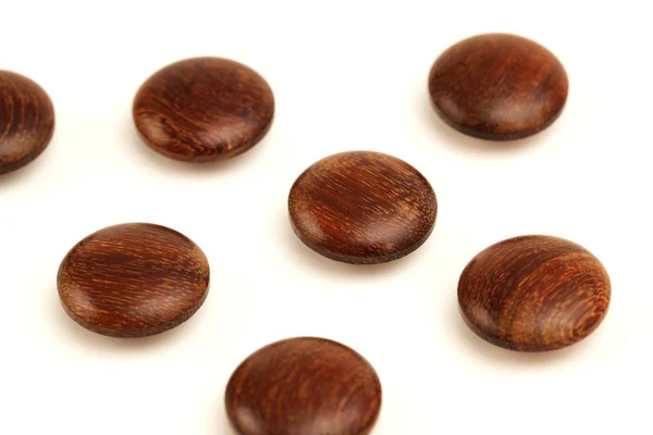 Botones de madera marrón sobre fondo blanco —  Fotos de Stock