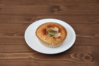 stew gratin pie bread on plate on wooden table