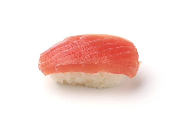 Sushi de atum isolado sobre fundo branco — Fotografia de Stock