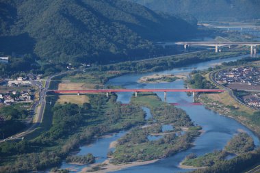 Dağlar yoshii nehir ve Köprüler Okayama içinde