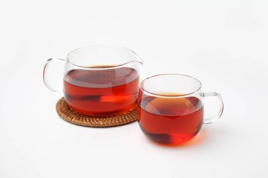 beyaz arka plan üzerinde izole çay ve çaydanlık fincan