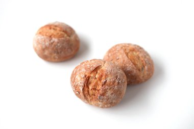 fransız çavdar ekmeği beyaz arka plan üzerinde izole