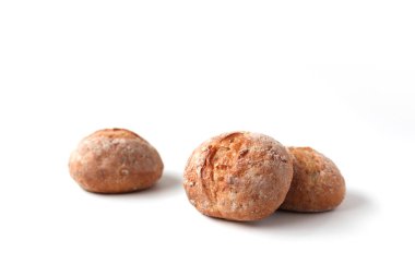 fransız çavdar ekmeği beyaz arka plan üzerinde izole