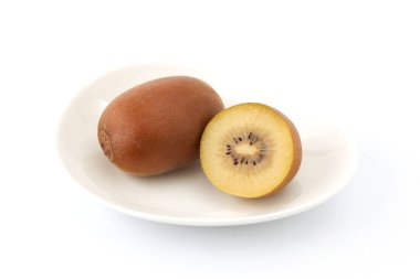 kiwifruit beyaz arkaplanda izole edilmiş