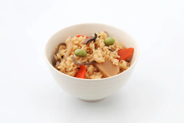 Arroz mixto japonés con champiñones okowa takikomi gohan aislado sobre fondo blanco — Foto de Stock