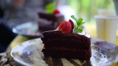 Kiraz ön plan 4k Cafe odak ile çikolatalı kek