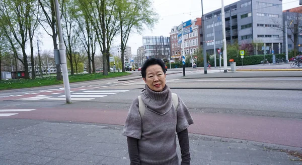 Viagem Mulher Sênior Asiática Amsterdã Holanda — Fotografia de Stock