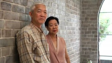 Lüks ev zengin Asya kıdemli çift üst