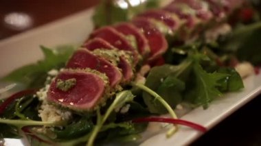 Balsamik Sos füzyon Japon gıda 4k ile Kurutulmuş ton balıklı salata