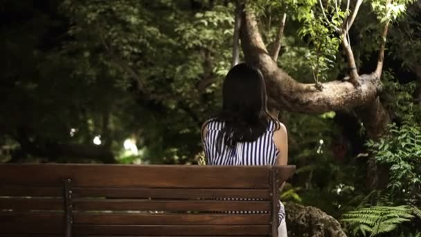 Asian Woman Back Sitting Bench Lush Beautiful Tropical Garden Park — Stock Video