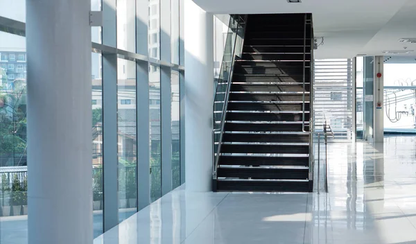 Edifício Moderno Escada Luz Solar Conceito Arquitetura Negócios — Fotografia de Stock