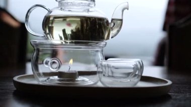 Güzel çiçek çay ikram cam aranjman ve Kupası video