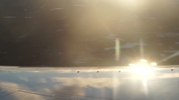 Avião Asa Voando Longo Manhã Nascer Sol Refletir Nuvem Câmera — Vídeo de Stock