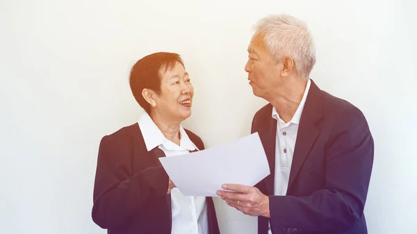 ハッピース マイル ビジネス装い 中小企業家族所有者でアジアの老夫婦 — ストック写真