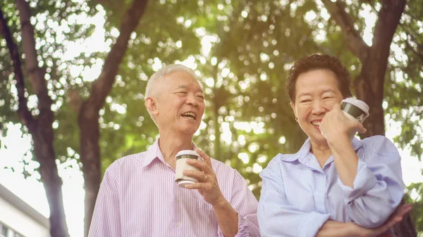 Happy Asian Elderly Couple Morning Walk Green City Drinking Coffee — Stock Photo, Image