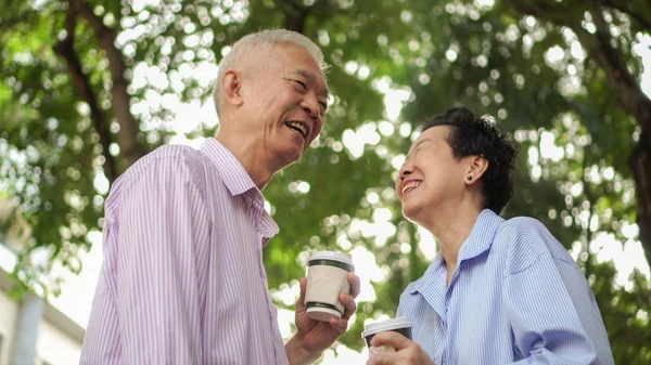 Happy Asian Elderly Couple Morning Walk Green City Drinking Coffee — Stock Photo, Image