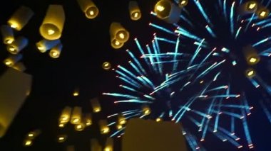 Chiang Mai, Tayland loy krathong kitle fener yayın festival havai fişek video