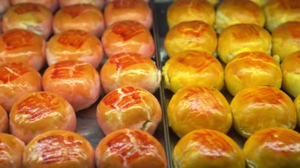 中国糕点小豆填充月饼4K — 图库视频影像