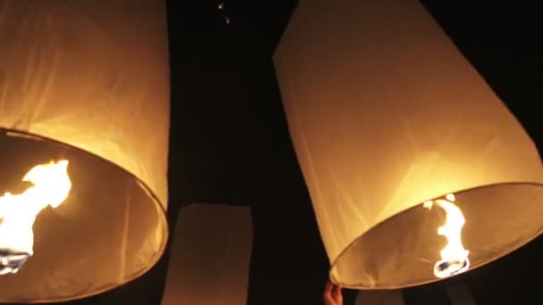 Aplikace Fireworks Hmotnost Uvolňující Lantern Festival Thajského Chiang Mai — Stock video