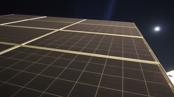 Zonnecellen Panelen Bij Nacht Gebrek Aan Macht Opslag Probleem — Stockvideo