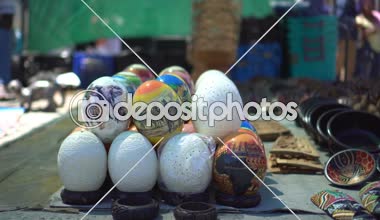 Güney Afrika Hediyelik Eşya Dükkanı Bit Pazarı Devekuşu Yumurta Boyası ve Kabile Maskesi