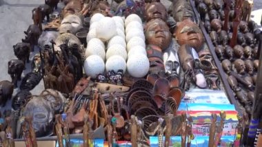 Güney Afrika Hediyelik eşya ahşap hayvan bebek ve el yapımı malzeme hazırlanmış