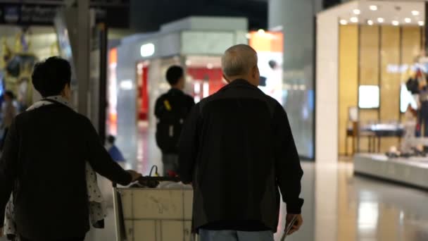 Asiatico Anziano Coppia Felice Aeroporto Divertimento Viaggio — Video Stock