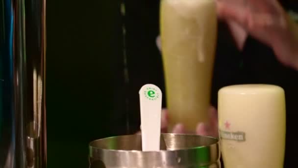 Amsterdam Holandia Kwiecień 2017 Heineken Experience Atrakcją Projekt Bar Piwny — Wideo stockowe