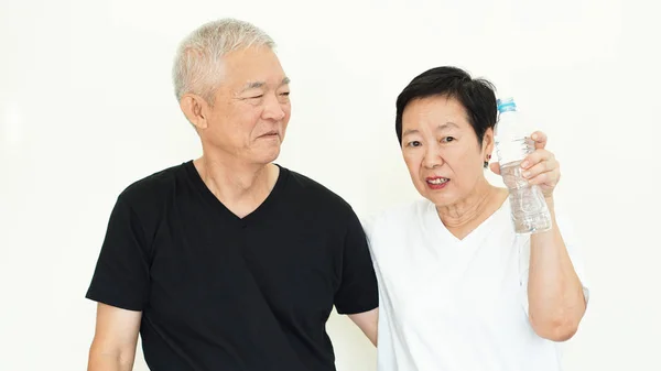 Asian senior couple promote drinking enough water stay hydrate — Stock Photo, Image