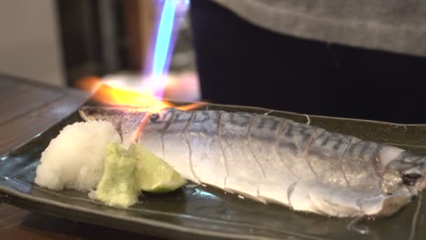 Grill Marynowane Mackarel Japoński Okinawa Sashimi Styl — Wideo stockowe