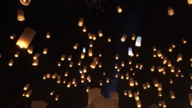 Tayland Festivali Gece Gökyüzü Fenerler Yi Peng Bin ile