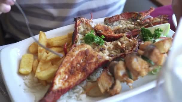 Eten Zuid Afrika Rock Kreeft Vis Spiewer Zeevruchten Schotel — Stockvideo