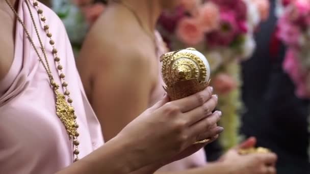 Tailandês Casamento Concha Concha Traje Tradicional — Vídeo de Stock