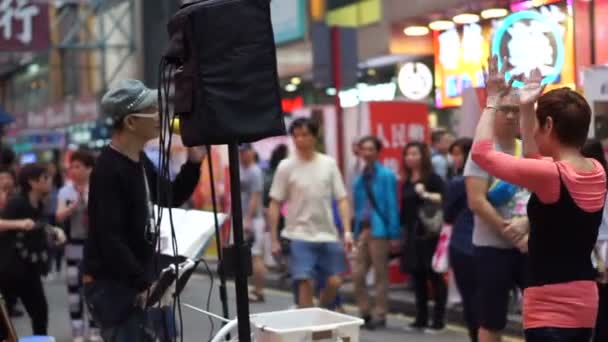 Hong Kong April 2016 Gatuprestanda Mong Kok Området Happy Local — Stockvideo
