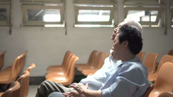 Азіатський Старший Пара Чекати Лікарні Серйозні Проблеми Здоров — стокове відео