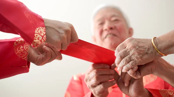 Hand giving red envelop for Chinese new year festival — Stock Photo, Image