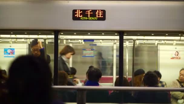 Tokyo Japan Dec 2016 Japanska Människor Väntar Tåg Kita Senhu — Stockvideo