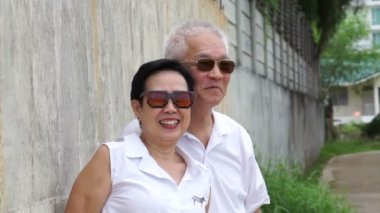 Asya Kıdemli Çift Kırsal Çevresinde Tatil Relax