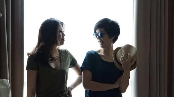 두 유행 아시아 여자 포즈 함께 — 스톡 사진