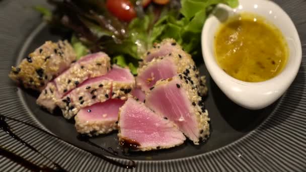 Ensalada Atún Con Salsa Balsámica Lado Saludable Dieta Cetogénica Alimentos — Vídeos de Stock