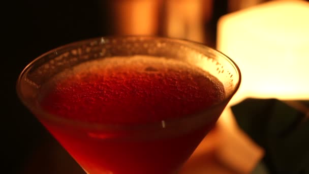 Rode Koude Cocktail Ontspan Bij Holiday Resort Beach Bar — Stockvideo