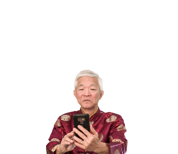 Asiático selfie homem sênior para chinês mensagem de saudação Ano Novo — Fotografia de Stock