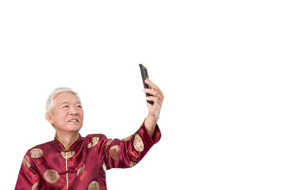 Ázsiai idős férfi selfie a kínai újév üdvözlő üzenet — Stock Fotó