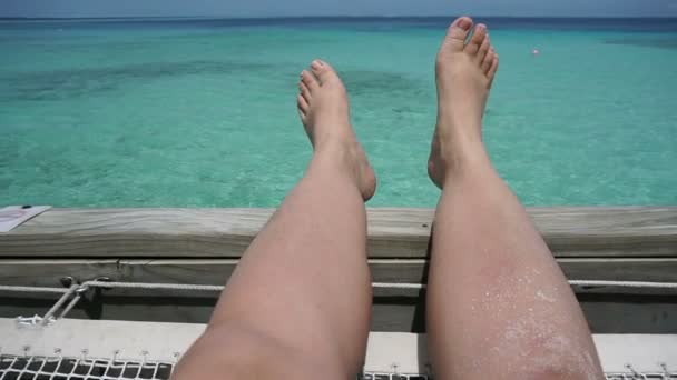 Tourist Relax Stopy Pov Malediwy Resort Sea Net Seat — Wideo stockowe