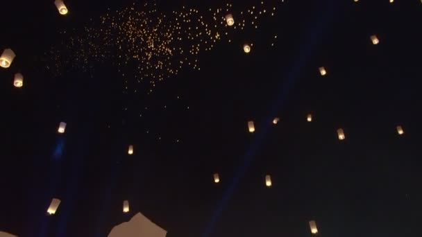Milhares Lanternas Flutuantes Céu Tailândia Parecem Estrelas Forma Leitosa — Vídeo de Stock