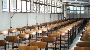 Odada soyut sınav test koltuğu satır