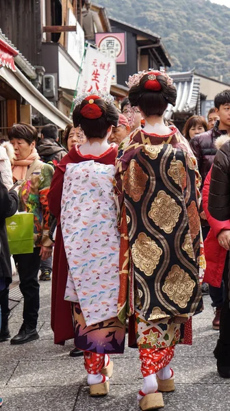 Kyoto, Japão - Março de 2015: bela gueixa japonesa com beauti — Fotografia de Stock