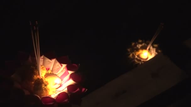 Плавающий Сплав Стрингов Свечей Народном Празднике Полнолуния Таиланде — стоковое видео