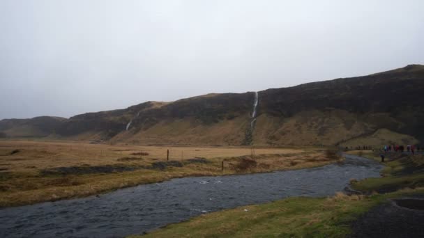 Island Apr 2017 Touristenparkplatz Für Wasserfall Besichtigungen — Stockvideo